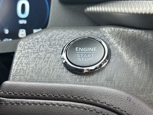 Certified 2025 Ford Explorer Platinum image 23