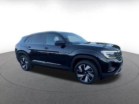 Used 2025 Volkswagen Atlas Cross Sport SE image 2