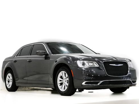 Used 2023 Chrysler 300 Touring RWD image 1