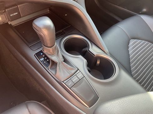 Used 2023 Toyota Camry SE image 18