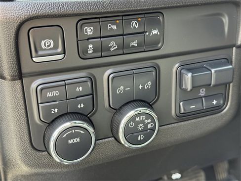 Used 2025 Chevrolet Suburban RST w/ Sun And Tow Package image 19