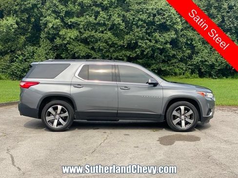 Used 2020 Chevrolet Traverse LT w/ LT Premium Package FWD image 8