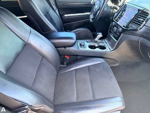 Certified 2022 Jeep Grand Cherokee Laredo X AWD/4WD image 12