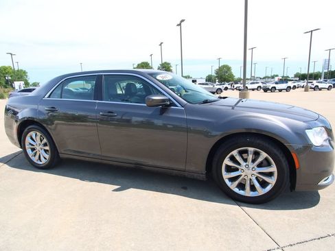 Used 2017 Chrysler 300 Limited w/ Value Package AWD/4WD image 3