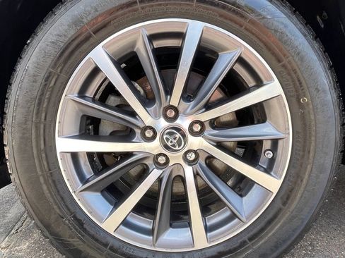 Used 2017 Toyota Highlander XLE FWD image 12