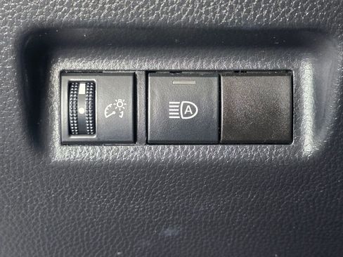 Used 2022 Toyota RAV4 XLE image 25