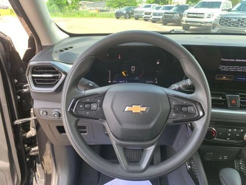 Used 2025 Chevrolet TrailBlazer LT AWD/4WD image 17