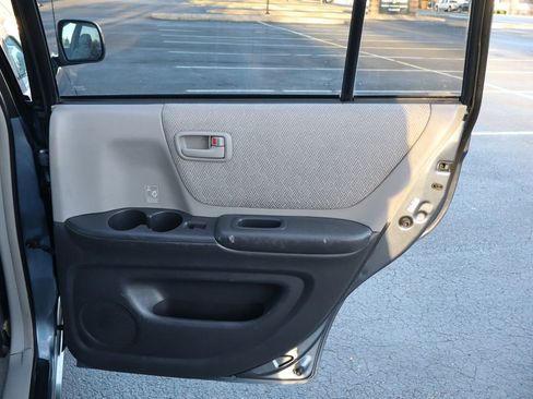 Used 2002 Toyota Highlander Limited image 25