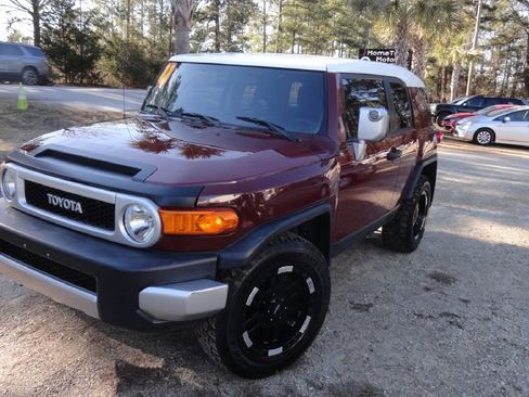 Used 2011 Toyota FJ Cruiser 2WD w/ Convenience Pkg image 3