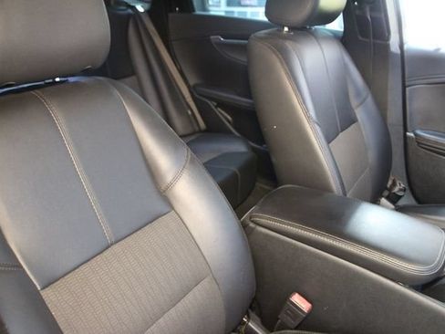 Used 2019 Chevrolet Impala LT FWD image 11