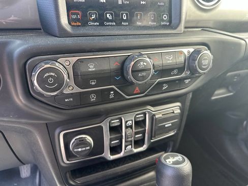 Used 2020 Jeep Wrangler Unlimited Sahara w/ Uconnect 4C Nav & Sound Group AWD/4WD image 11