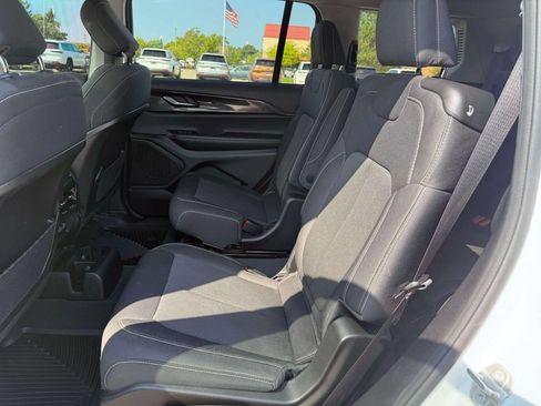 Used 2023 Jeep Grand Cherokee L Laredo w/ Luxury Tech Group I AWD/4WD image 13