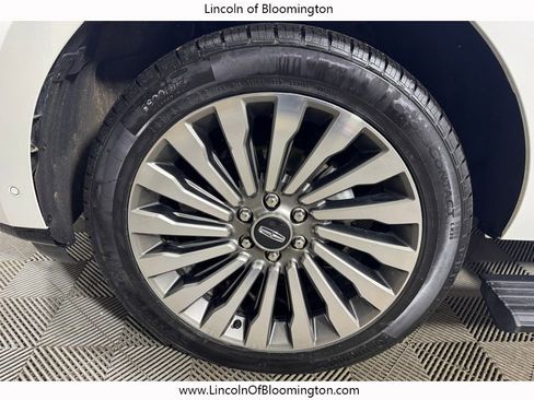 Used 2020 Lincoln Navigator L Reserve w/ Luxury Package image 11