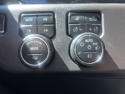 Used 2023 Chevrolet Silverado 1500 LT Trail Boss w/ LT Trail Boss Premium Package image 44