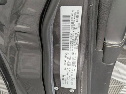 Used 2015 Jeep Cherokee Latitude w/ Cold Weather Group image 34