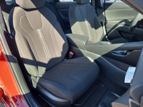 Used 2025 Hyundai Elantra Sport image 17