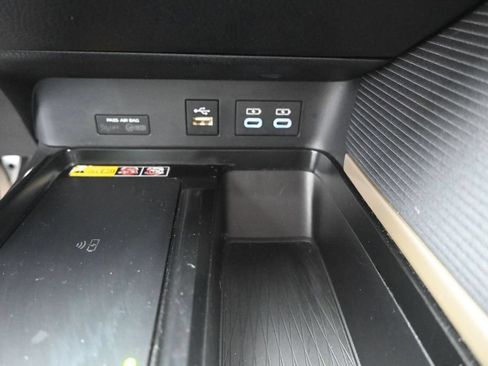 Used 2025 Toyota Camry SE FWD image 27