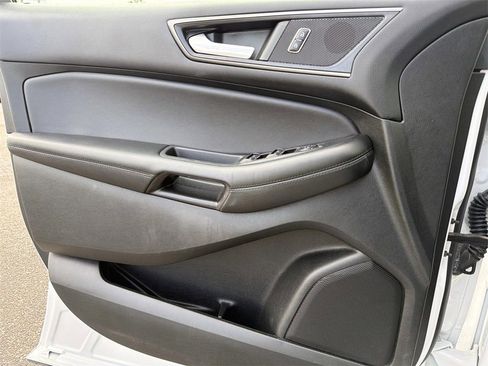 Used 2022 Ford Edge SE w/ Black Appearance Package image 17