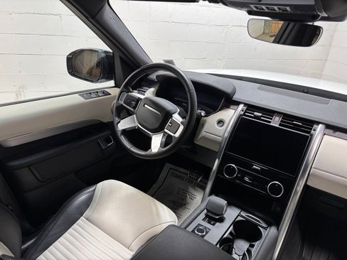 Used 2023 Land Rover Discovery S R-Dynamic image 34