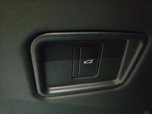 New 2026 Land Rover Range Rover SE image 27