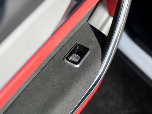 Used 2022 Jaguar F-PACE SVR image 31