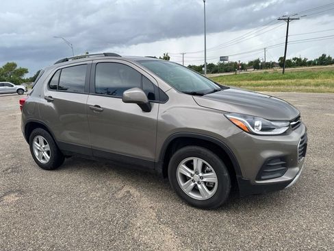 Used 2022 Chevrolet Trax LT w/ LT Convenience Package AWD/4WD image 1