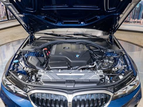 Certified 2023 BMW 330i xDrive Sedan w/ Premium Package AWD/4WD image 5