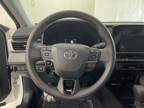 Used 2025 Toyota Camry LE w/ Convenience Package image 28