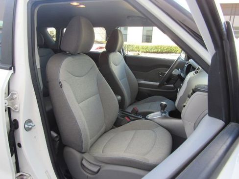 Used 2017 Kia Soul EV-e image 18