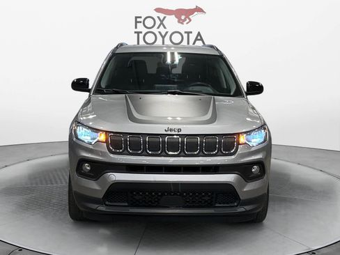 Used 2022 Jeep Compass Latitude w/ Mopar Graphics Package image 9