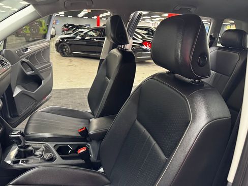 Used 2022 Volkswagen Tiguan SE image 34