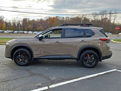 Certified 2025 Nissan Rogue SV image 4