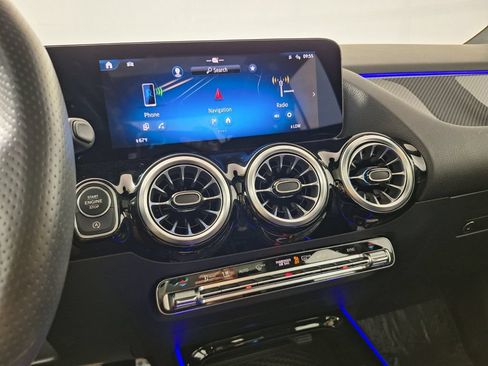 Used 2025 Mercedes-Benz GLA 35 AMG 4MATIC image 13