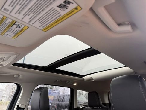 Used 2018 Ford Escape SEL w/ Ford Safe & Smart Package image 17