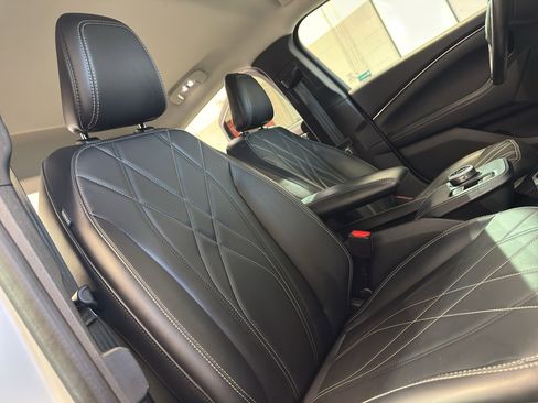 Used 2022 Ford Mustang Mach-E Select image 21