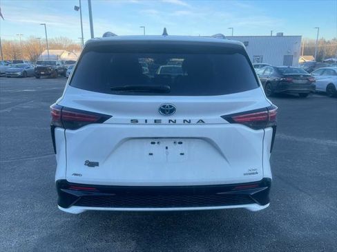 Certified 2023 Toyota Sienna XSE image 4