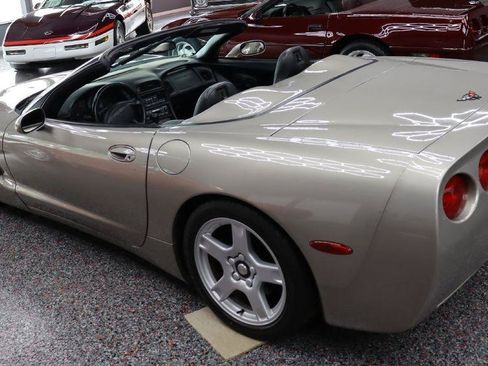 Used 1998 Chevrolet Corvette Convertible w/ Memory Pkg RWD image 3