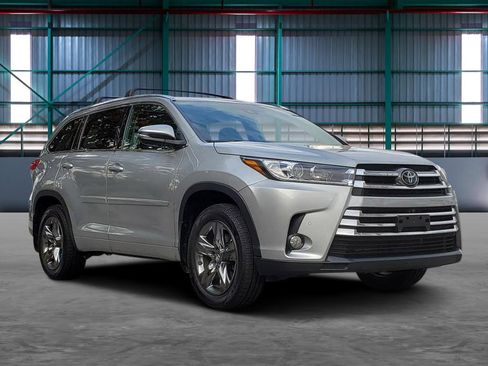 Used 2018 Toyota Highlander Limited Platinum image 6