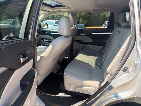 Used 2016 Toyota Highlander XLE FWD image 18