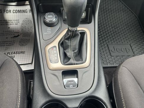 Used 2016 Jeep Cherokee Latitude w/ Cold Weather Group image 26