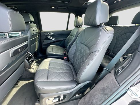 Used 2025 BMW X7 xDrive40i w/ M Sport Package AWD/4WD image 26