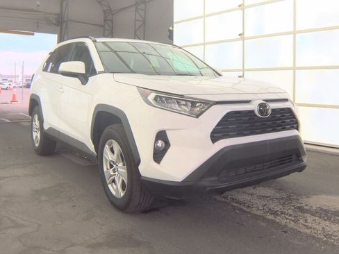 Used 2020 Toyota RAV4 XLE FWD image 6