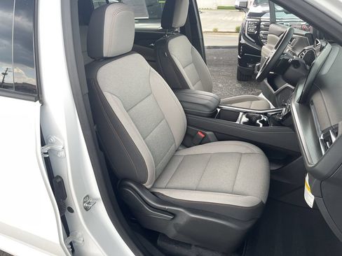 Used 2025 Chevrolet Traverse LT FWD image 27