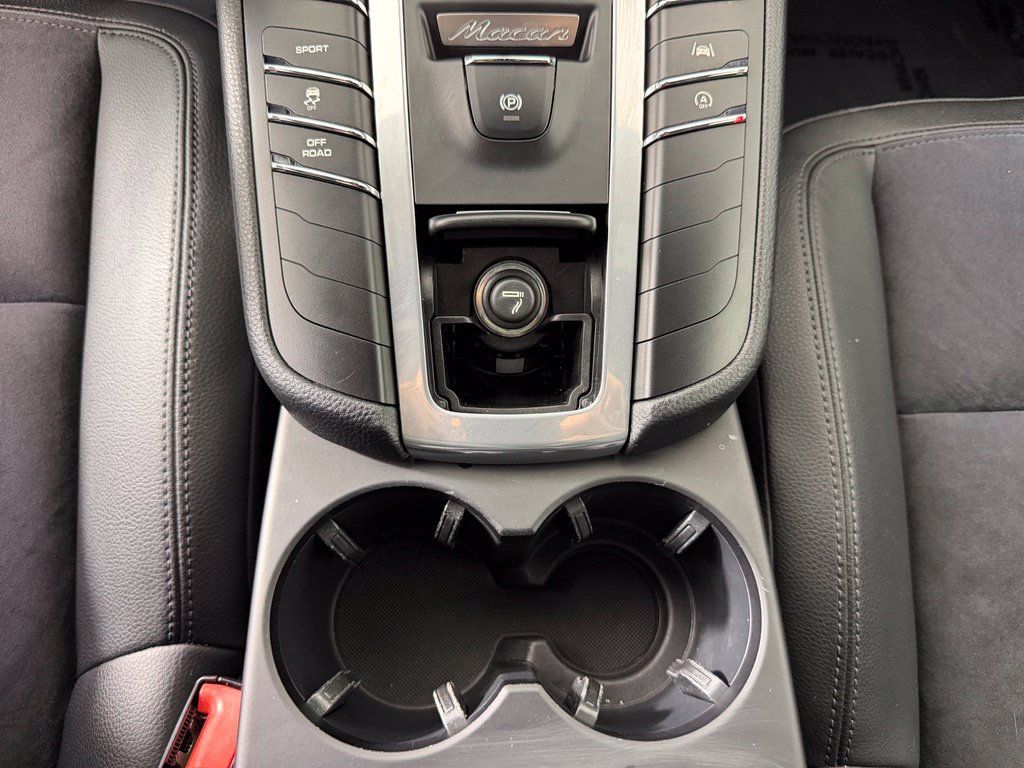 Certified 2021 Porsche Macan S AWD/4WD image 31