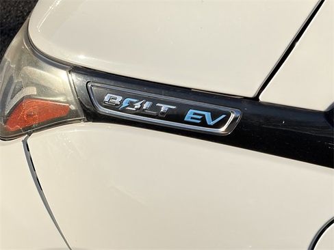 Used 2017 Chevrolet Bolt Premier w/ Driver Confidence II Package image 5