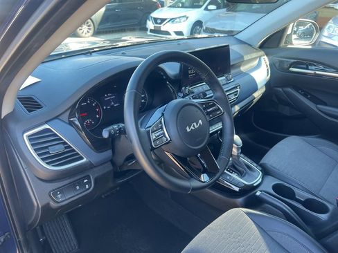 Certified 2023 Kia Seltos S w/ Navigation Package image 5