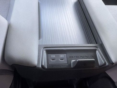 Used 2026 Toyota Sienna LE FWD image 23