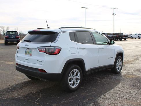 Used 2024 Jeep Compass Latitude image 9