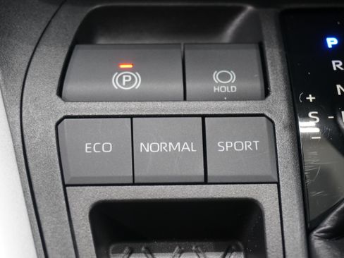 Used 2020 Toyota RAV4 XLE FWD image 20