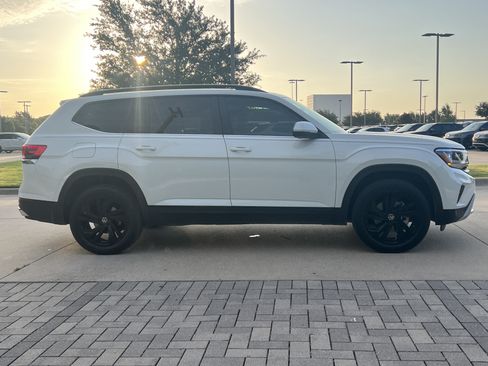 Used 2023 Volkswagen Atlas SE w/ Panoramic Sunroof Package FWD image 10
